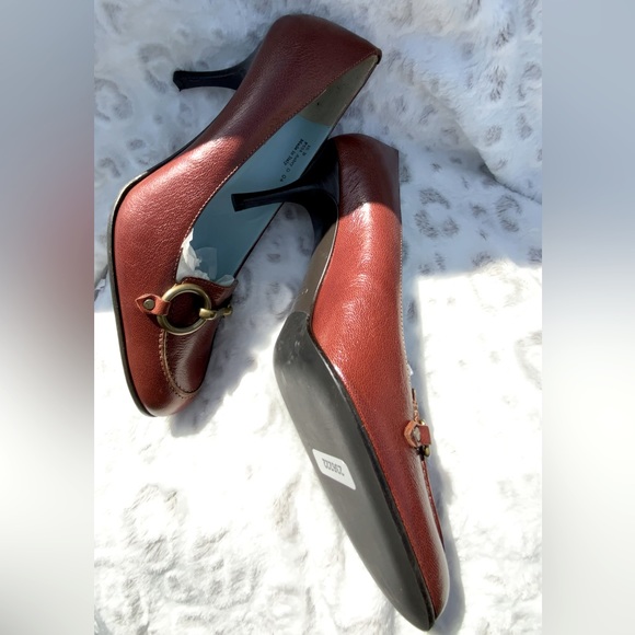 NWOB Rust Color Coach Pump. - Picture 2 of 5